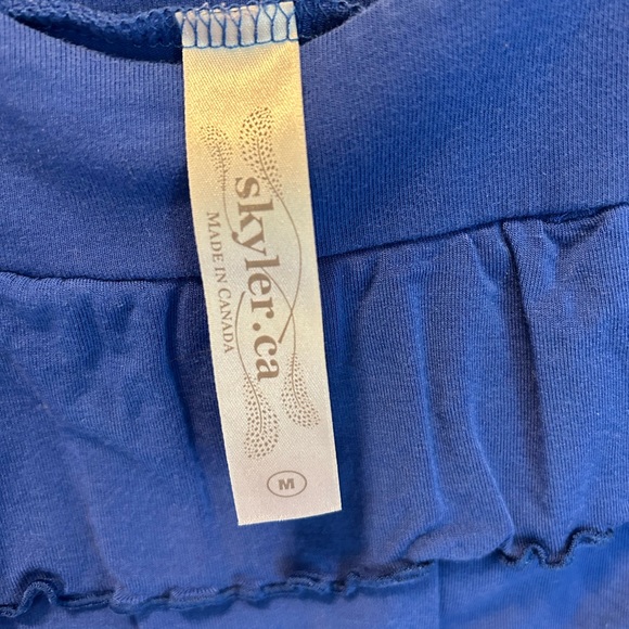 Ruffled workout top - Picture 3 of 4